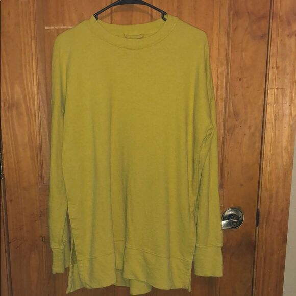 158. Aerie Mustard oversized textured long sleeve top - Picture 1 of 4